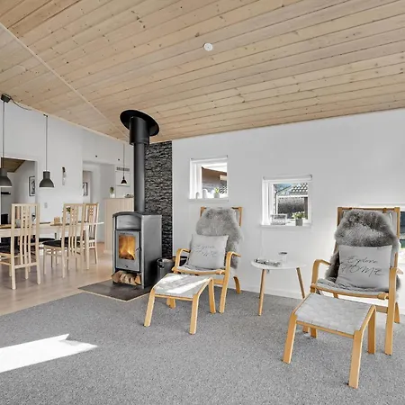 3 Bedroom Cozy In Holiday home