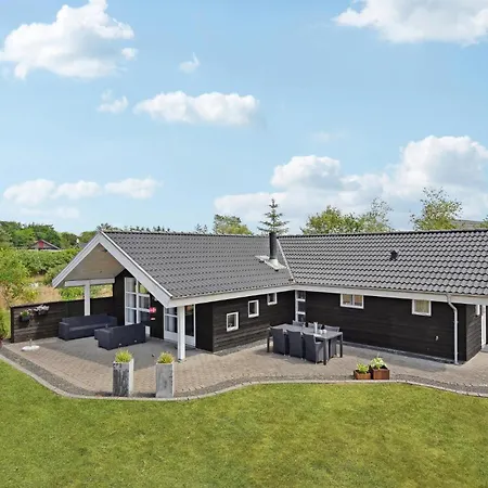 3 Bedroom Cozy In Hemmet