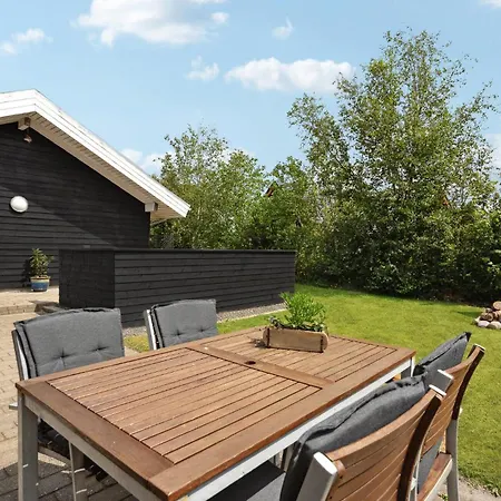 Holiday home 3 Bedroom Cozy In