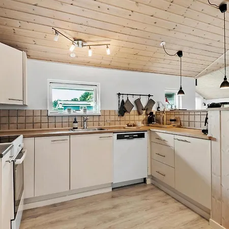 別荘 3 Bedroom Cozy In