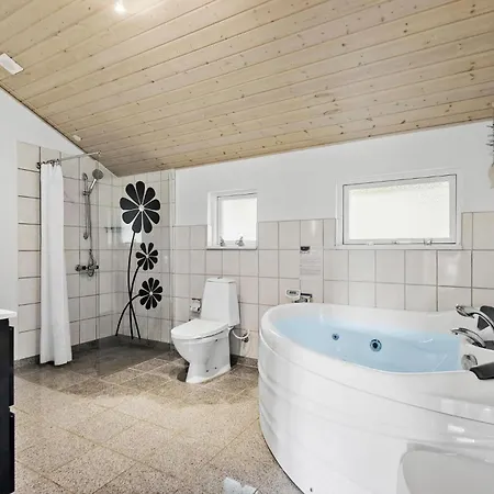 3 Bedroom Cozy In Nyaraló *