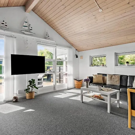 3 Bedroom Cozy In Hemmet