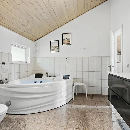 Nyaraló 3 Bedroom Cozy In
