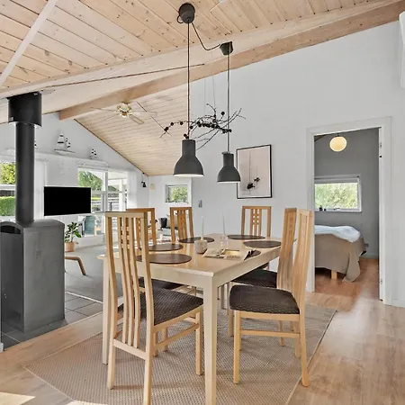3 Bedroom Cozy In Nyaraló *