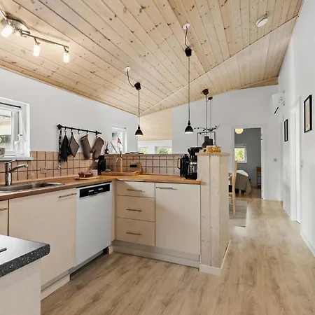3 Bedroom Cozy In 別荘 Hemmet