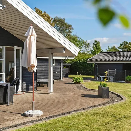 3 Bedroom Cozy In Hemmet