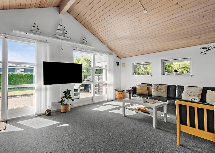 3 Bedroom Cozy In Hemmet