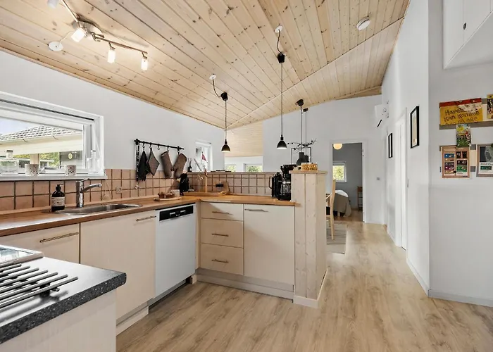 3 Bedroom Cozy In בית נופש Hemmet